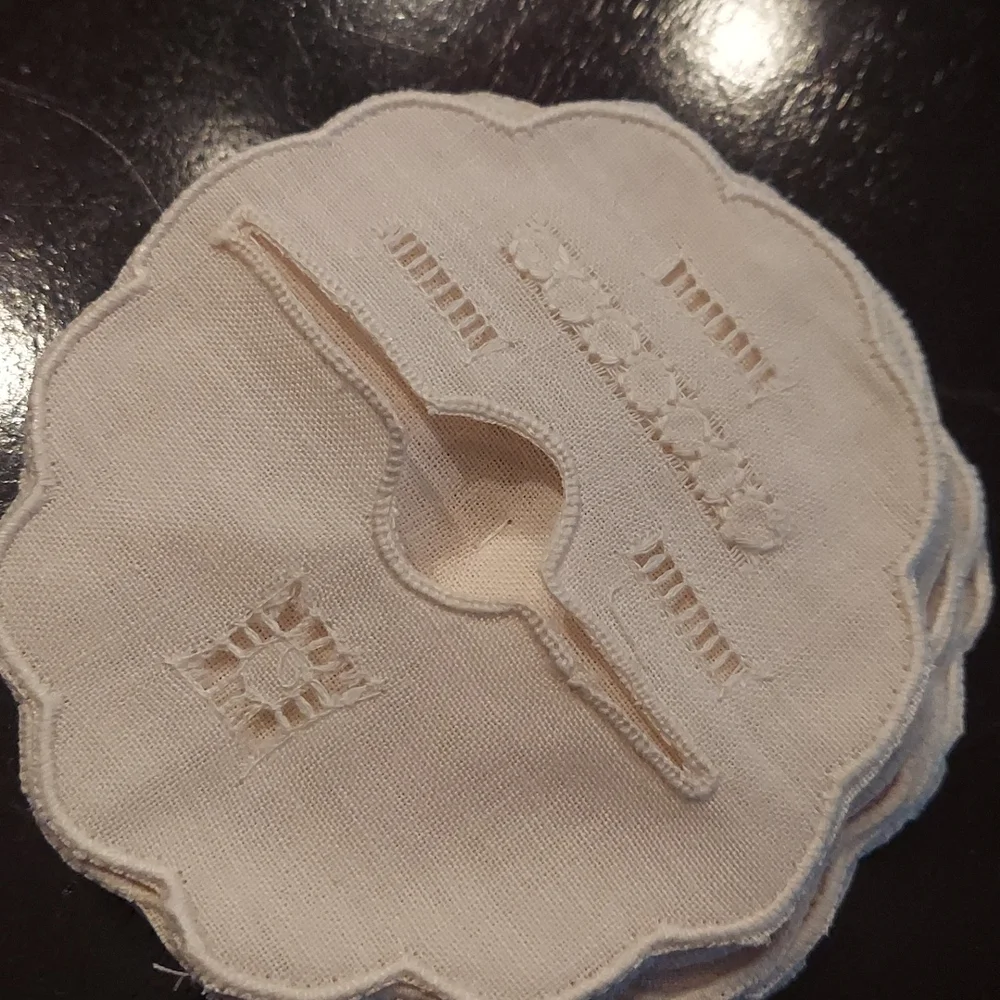 Linen rounds coasters - Picture 4 of 5